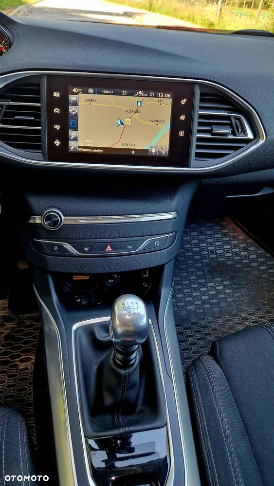 Peugeot 308 1.2 PureTech Allure S&S - 17