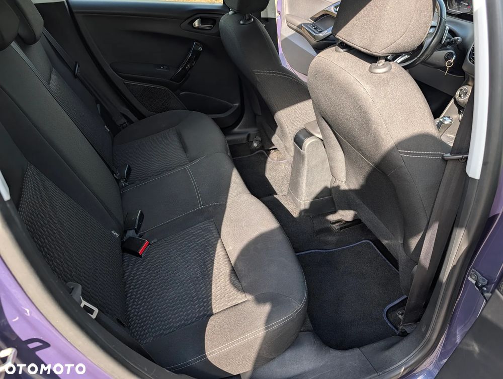 Peugeot 208 - 12