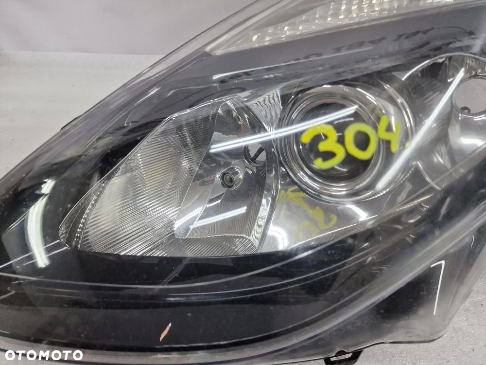RENAULT CLIO 3 III LIFT 09-12 LEWA LAMPA PRZEDNIA PRZÓD SOCZEWKA , NR 260107046R , NR AUKCJI LA304 - 5
