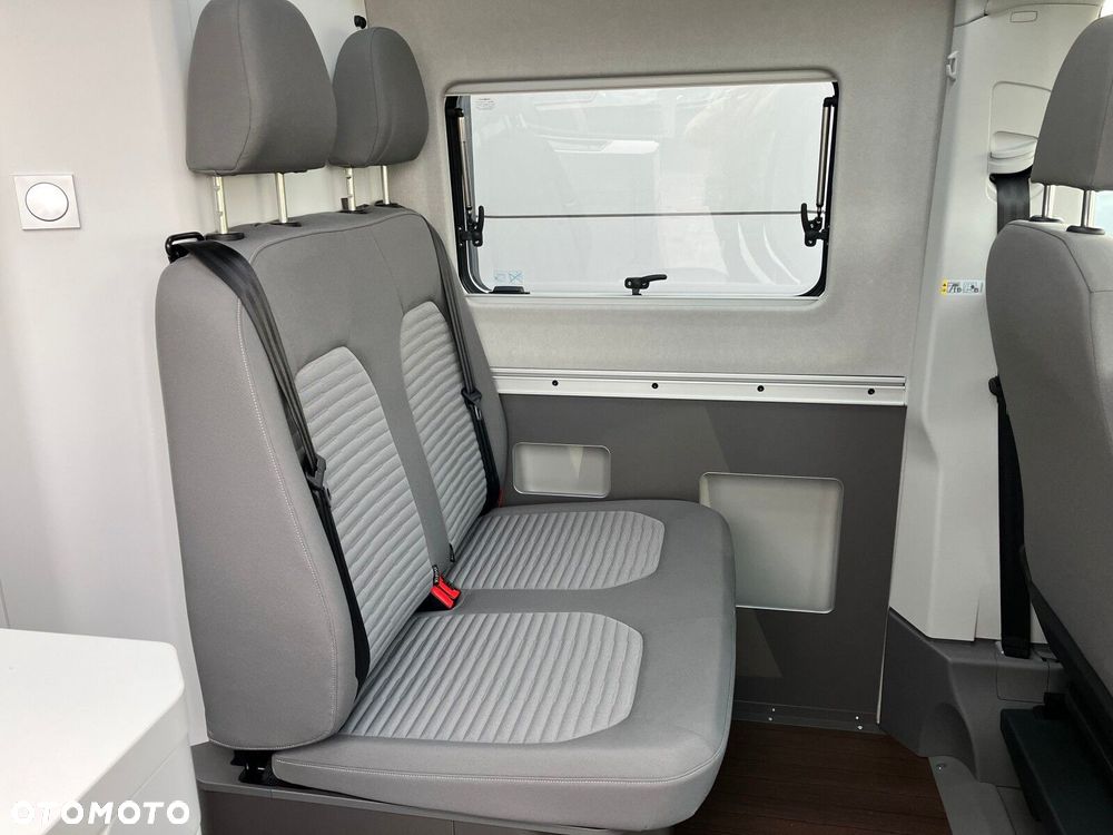 Volkswagen Grand California Grand California 600 silnik: 2,0 l TDI EU6 SCR BlueMotion Technology 130 kW skrzynia biegów: Przedni napęd automatyczna 8-biegowa rozstaw osi: 3640 mm - 25