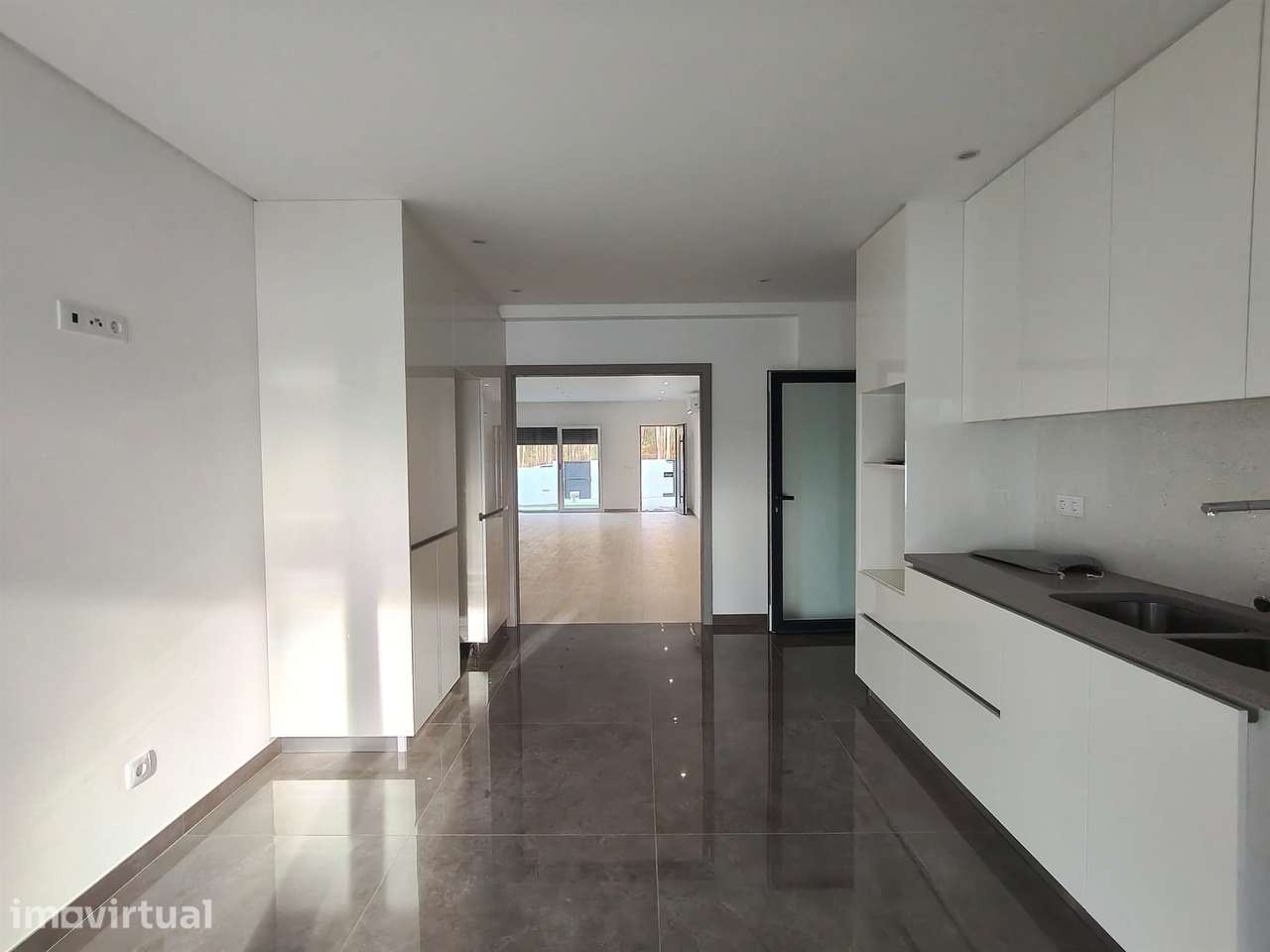 Moradia T3 / Nova / Terreno / Churrasqueira / Ar condicionado / Santa - Grande imagem: 5/19