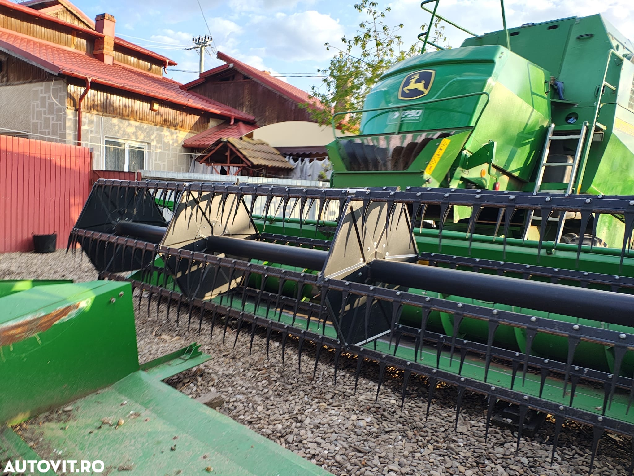 John Deere W330 - 13