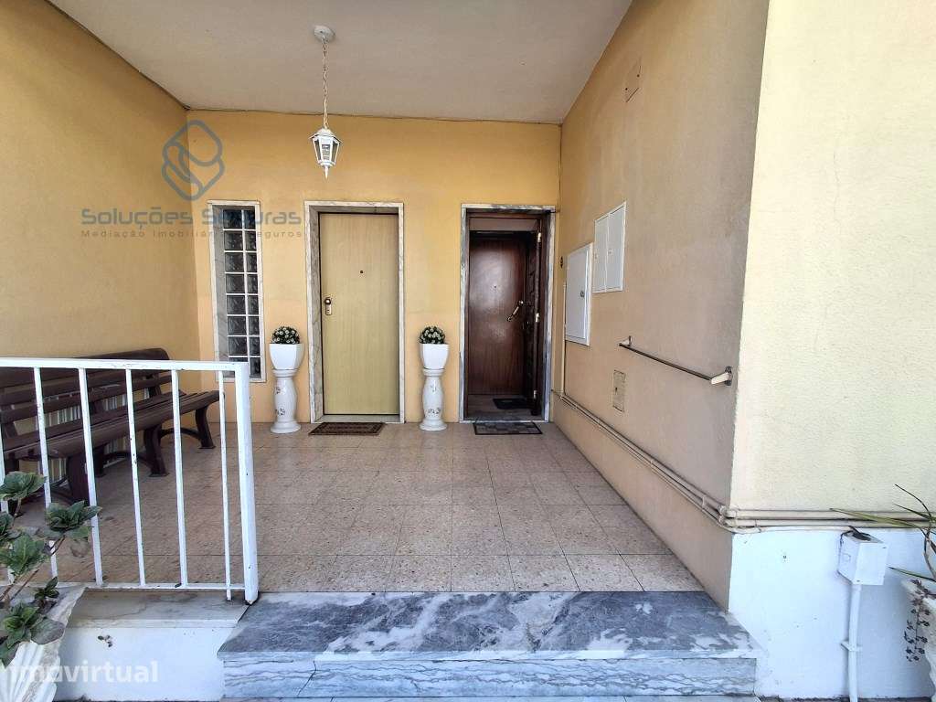 Andar de Moradia T2 na Moita c/ Garagem e Quintal - Grande imagem: 3/12