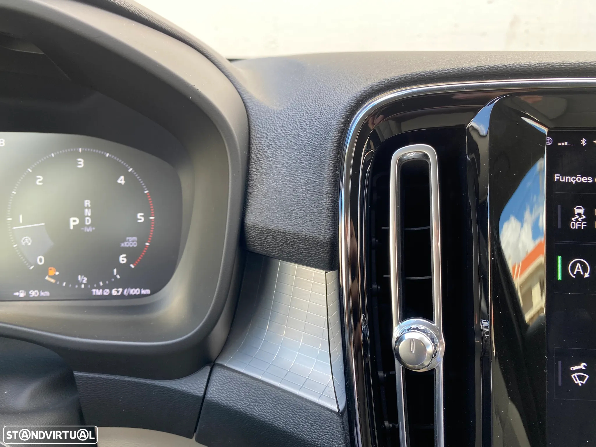 Volvo XC 40 2.0 D3 Momentum Plus Geartronic - 36