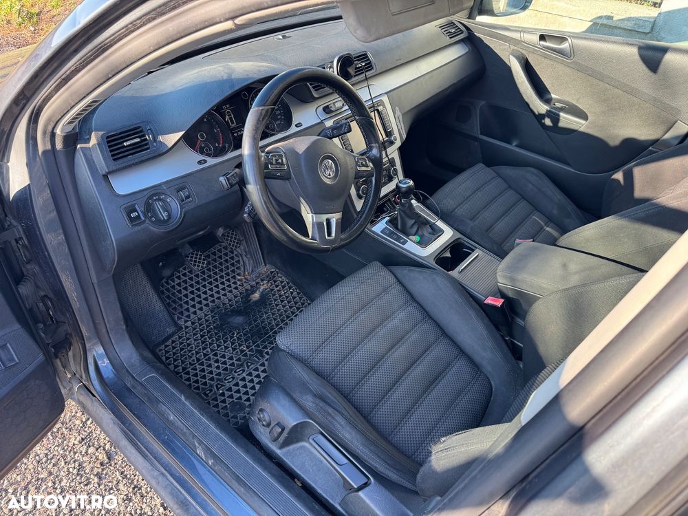 Volkswagen Passat Variant 2.0 TDI Sportline DPF - 2