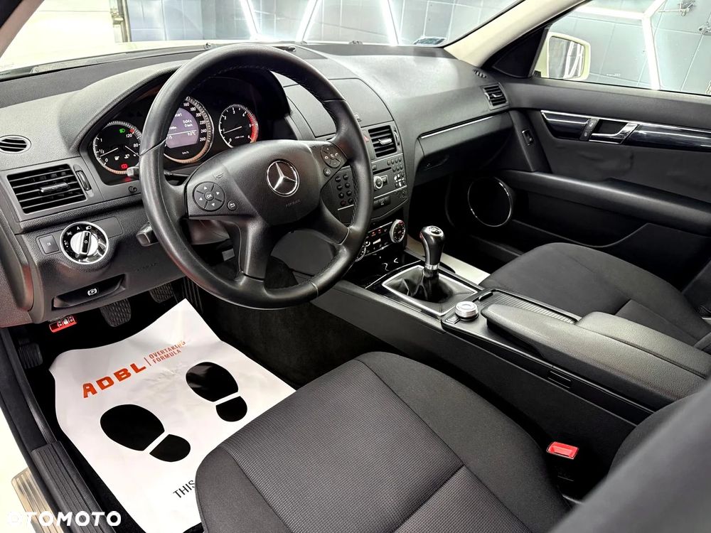 Mercedes-Benz Klasa C 220 CDI DPF (BlueEFFICIENCY) Elegance - 24