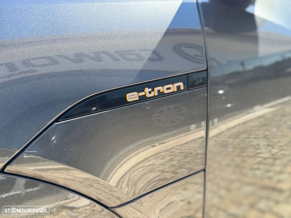 Audi e-tron 55 quattro S line - 12