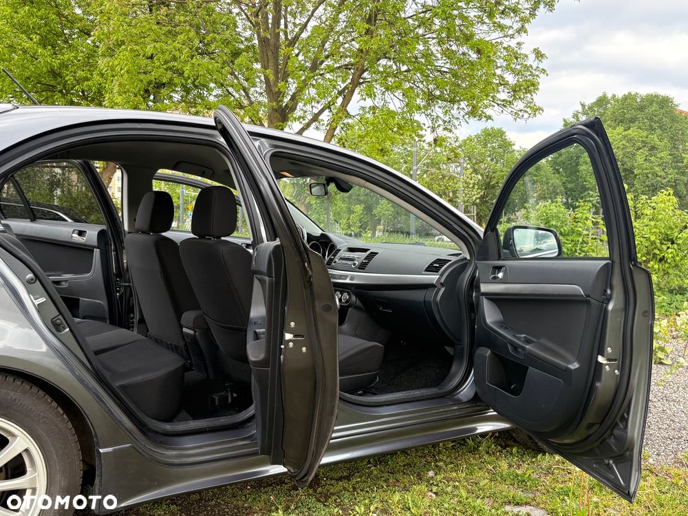 Mitsubishi Lancer 1.6 Invite - 7