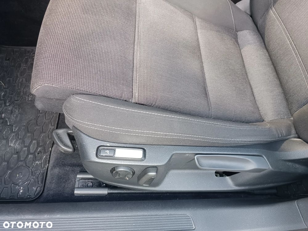 Volkswagen Passat - 14