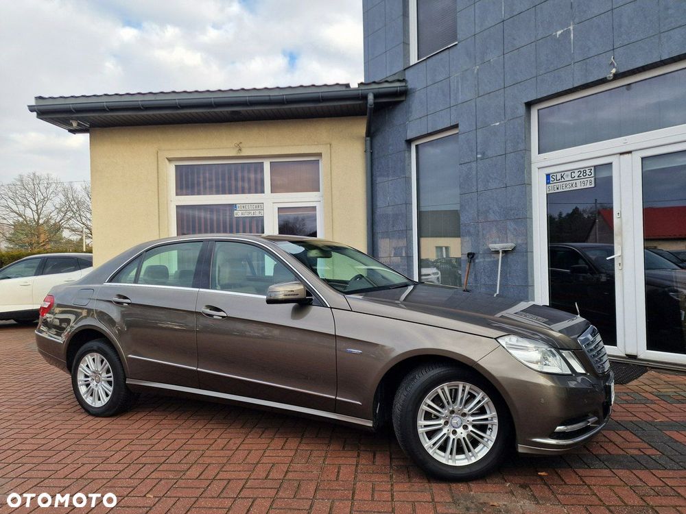 Mercedes-Benz Klasa E 250 BlueEFFICIENCY 7G-TRONIC Elegance - 4