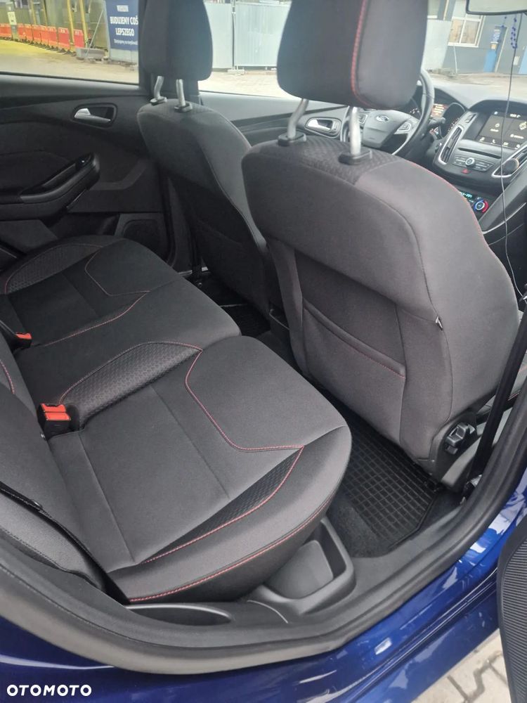 Ford Focus 1.5 EcoBoost ST-Line - 12