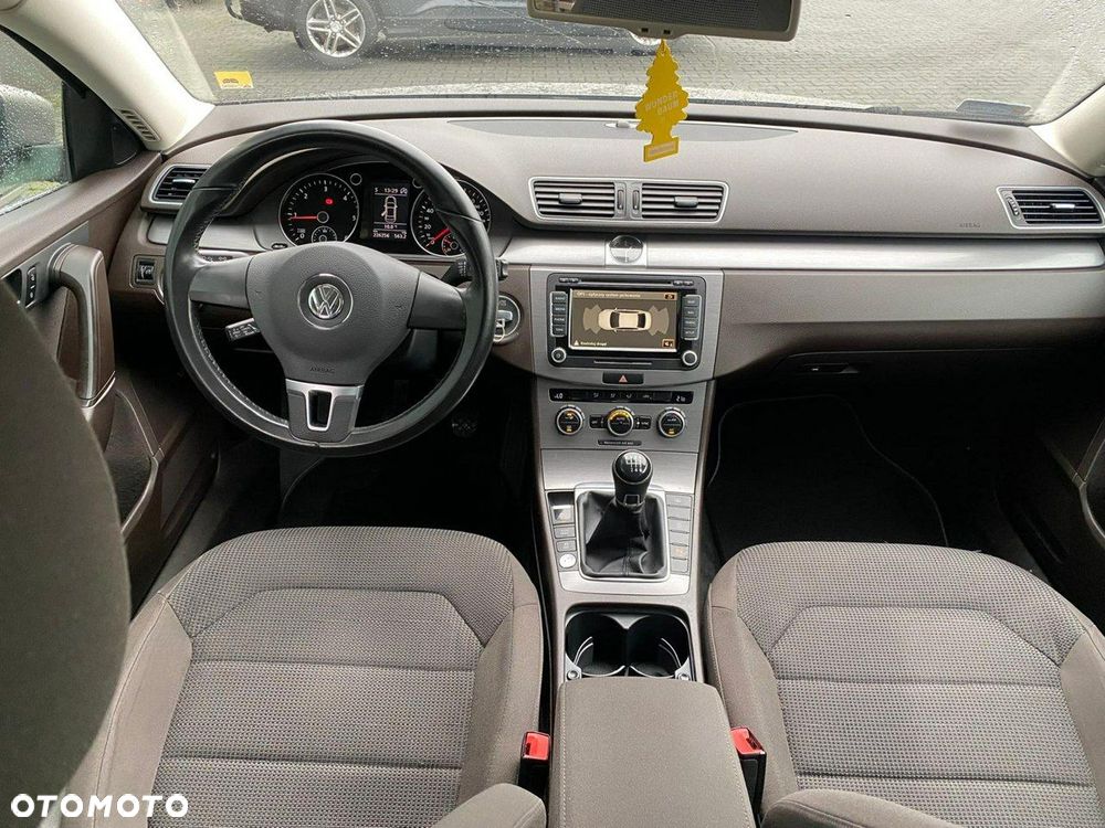 Volkswagen Passat - 10