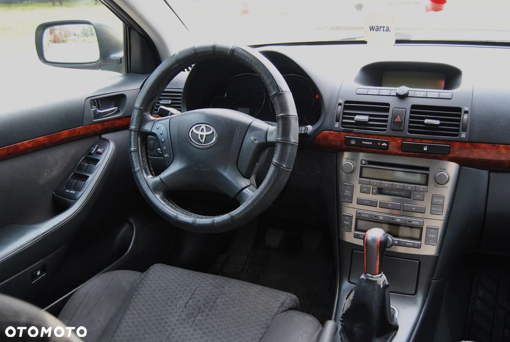 Toyota Avensis - 11