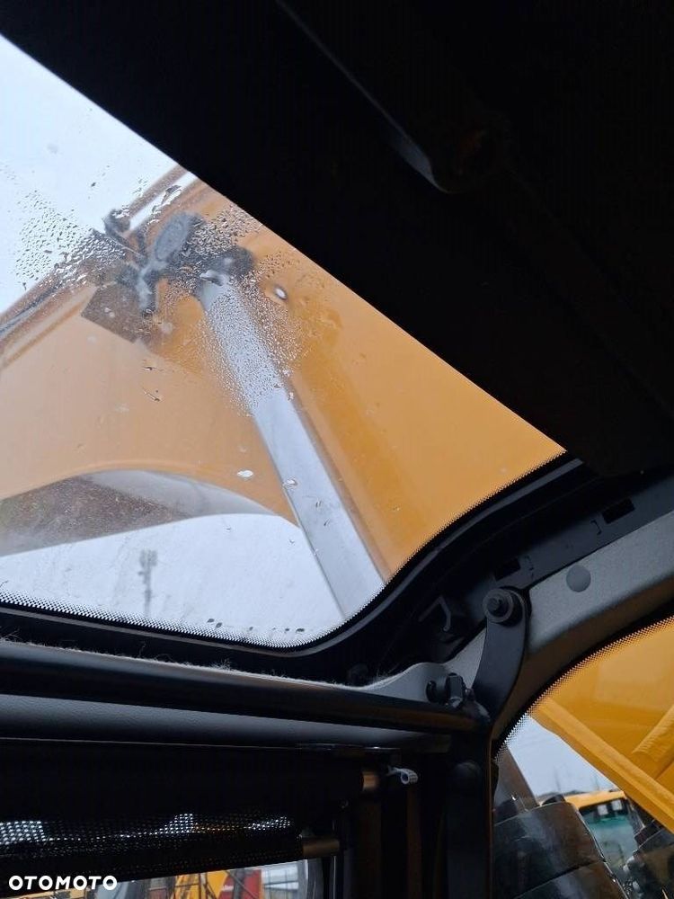 JCB 220X - 21