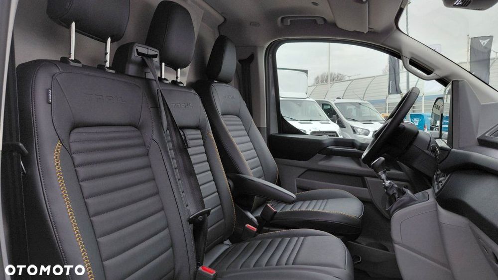 Ford Tourneo Custom - 12