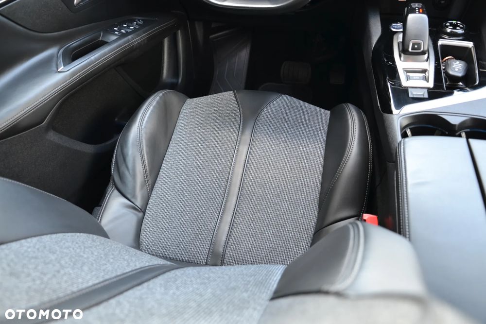 Peugeot 3008 BlueHDi 130 Stop & Start EAT8 Allure - 28