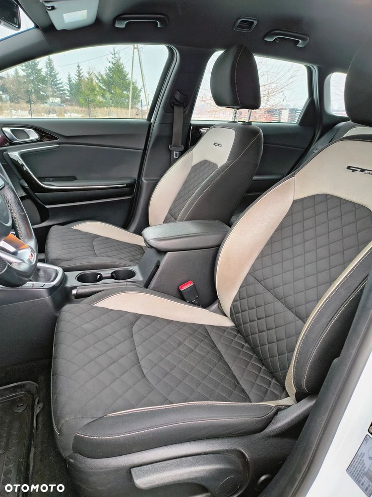 Kia Ceed 1.6 CRDi SCR GT-Line - 10