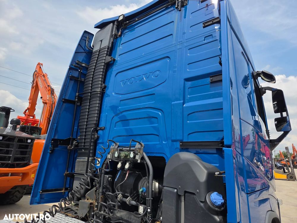 Volvo FH500, 6x2/4-AXA LIFTABILA si VIRATOARE, 500 CP euro 6, 2018, 553.963km, rulat in GERMANIA, Aeropachet, 2 paturi, frigider, 2 girofaruri, 2 rezervoare total 600l, Carte identitate RAR, posibil leasing 2 ani-STARE FOARTE BUNA-PROMOTIE 46.900 EUR+tva - 34