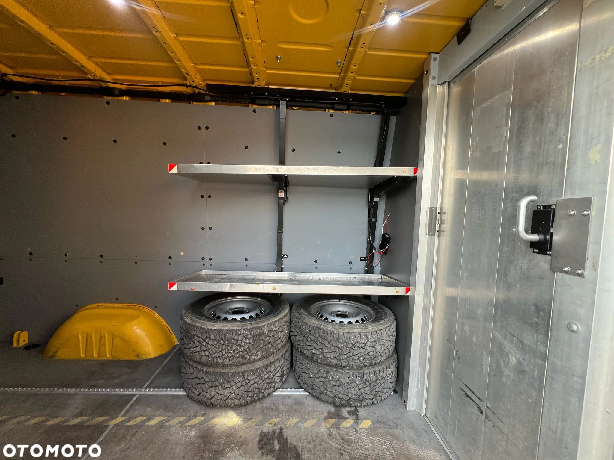 Volkswagen CRAFTER SREDNIAK KLIMATYZACJA - 18