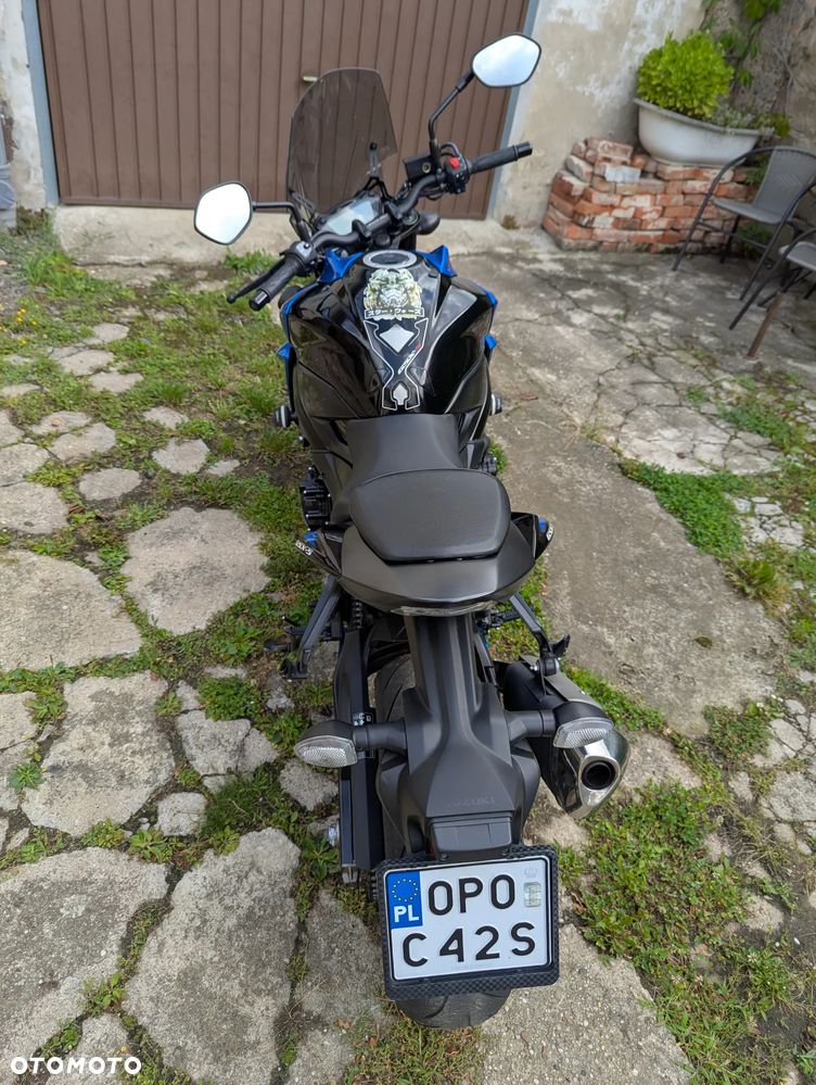 Suzuki GSX - 12