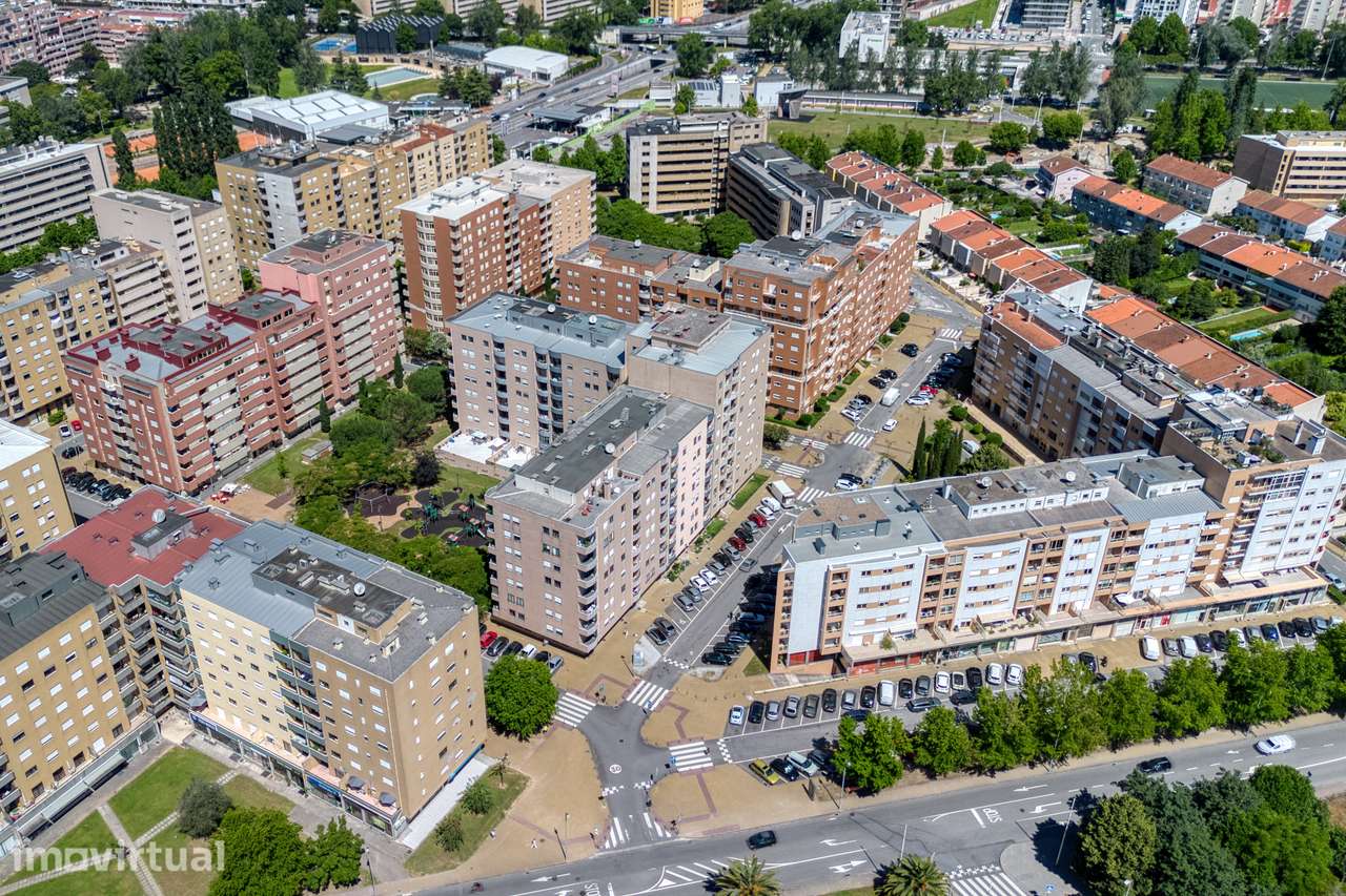 Apartamento T3 para venda na  Rua Germão Galharde, São Victor, Braga - Grande imagem: 2/20