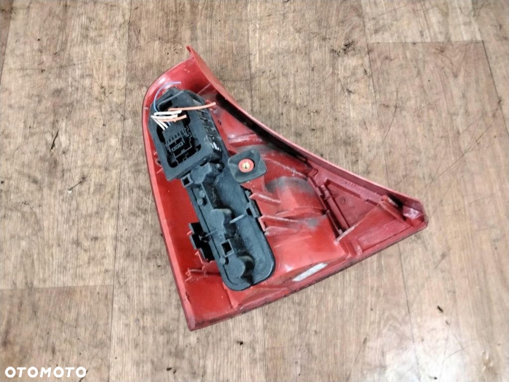 RENAULT CLIO II LAMPA TYŁ PRAWA - 4