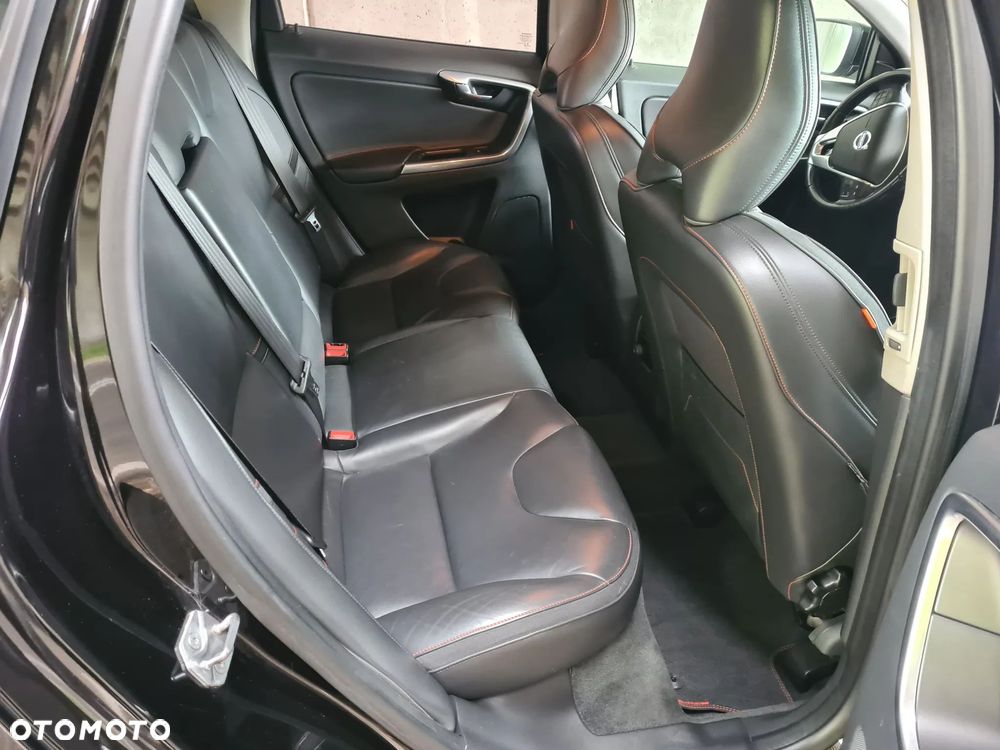 Volvo XC 60 D4 Drive-E Ocean Race - 13