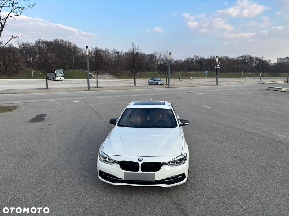 BMW Seria 3 330i Luxury Line sport - 13