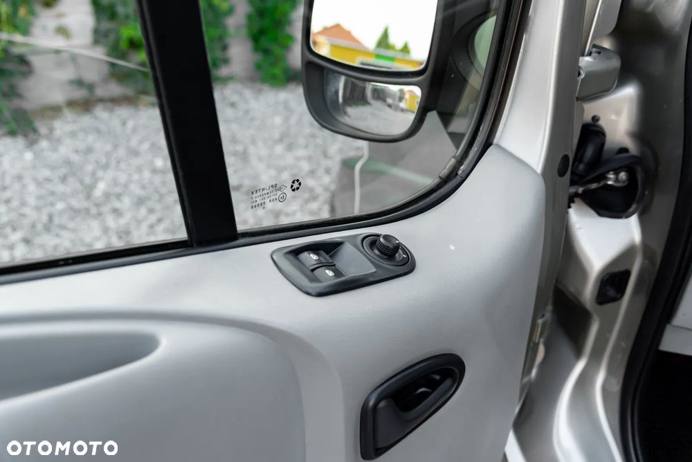 Renault Trafic Passenger L2H1 Expression - 19