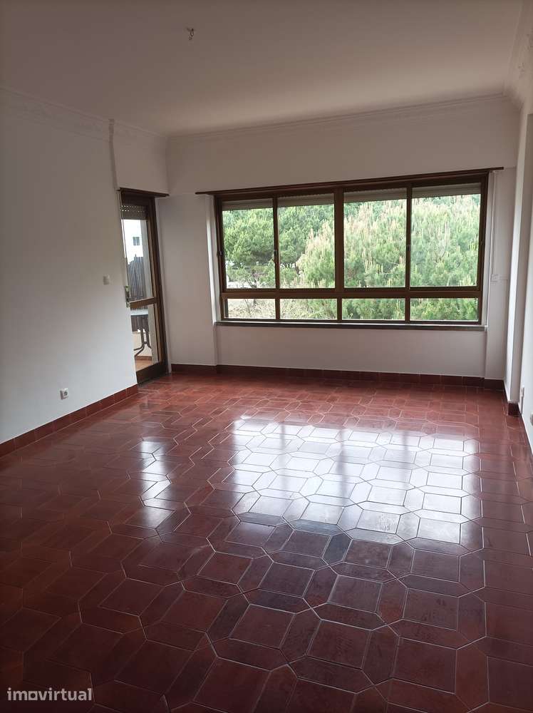 T3 com varanda, terraço, garagem e elevador em Junqueiro, Carcavelos - Grande imagem: 2/10