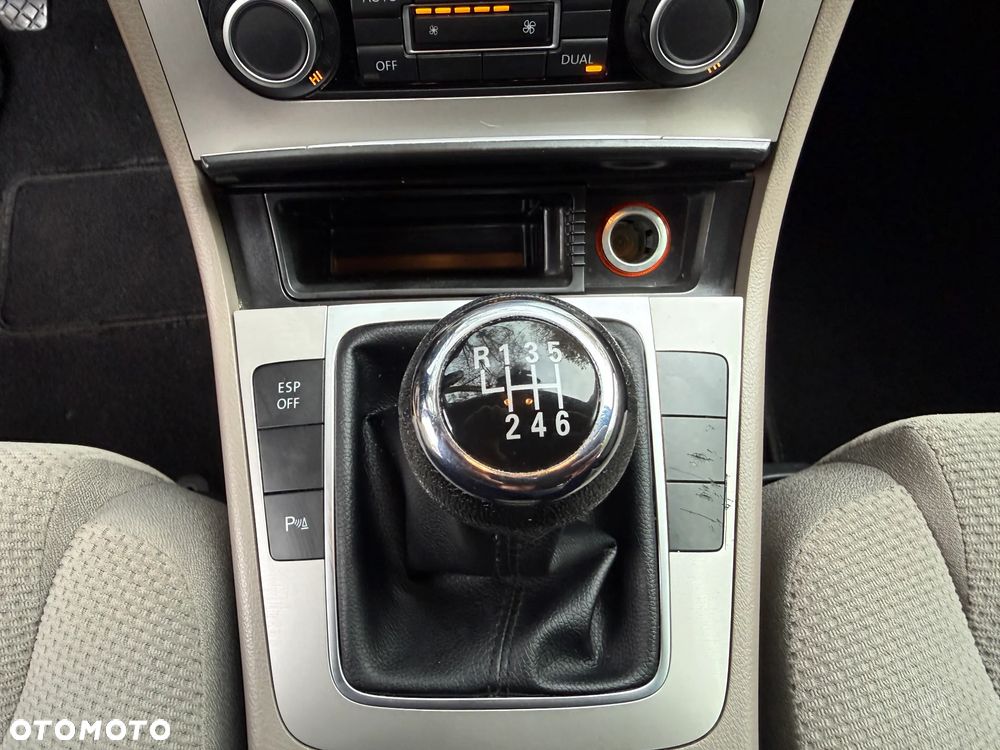 Volkswagen Passat Variant 2.0 TDI DPF R-Line Edition - 19