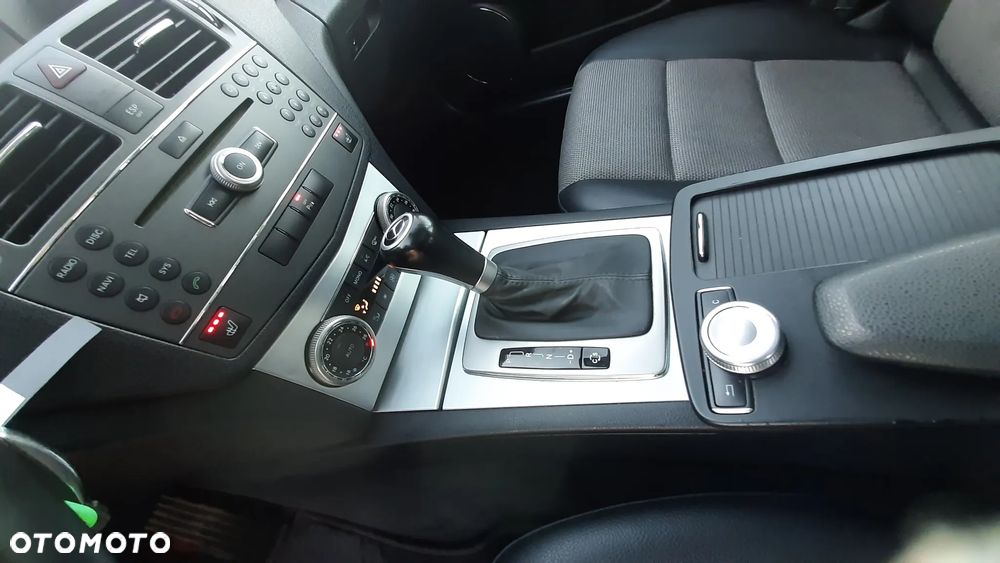 Mercedes-Benz Klasa C 180 CGI Automatik BlueEFFICIENCY Avantgarde - 25