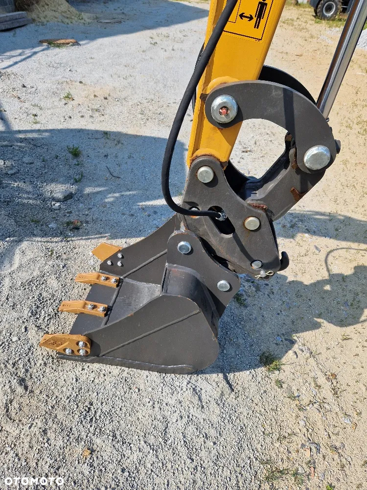 JCB JBC 8022 - 17