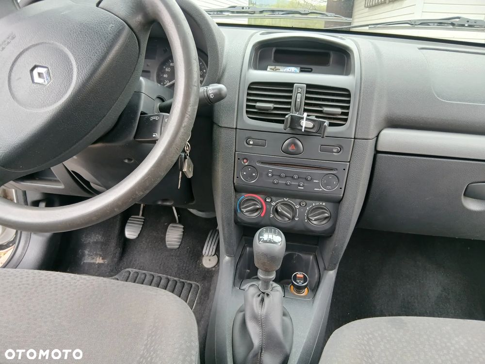 Renault Clio - 11