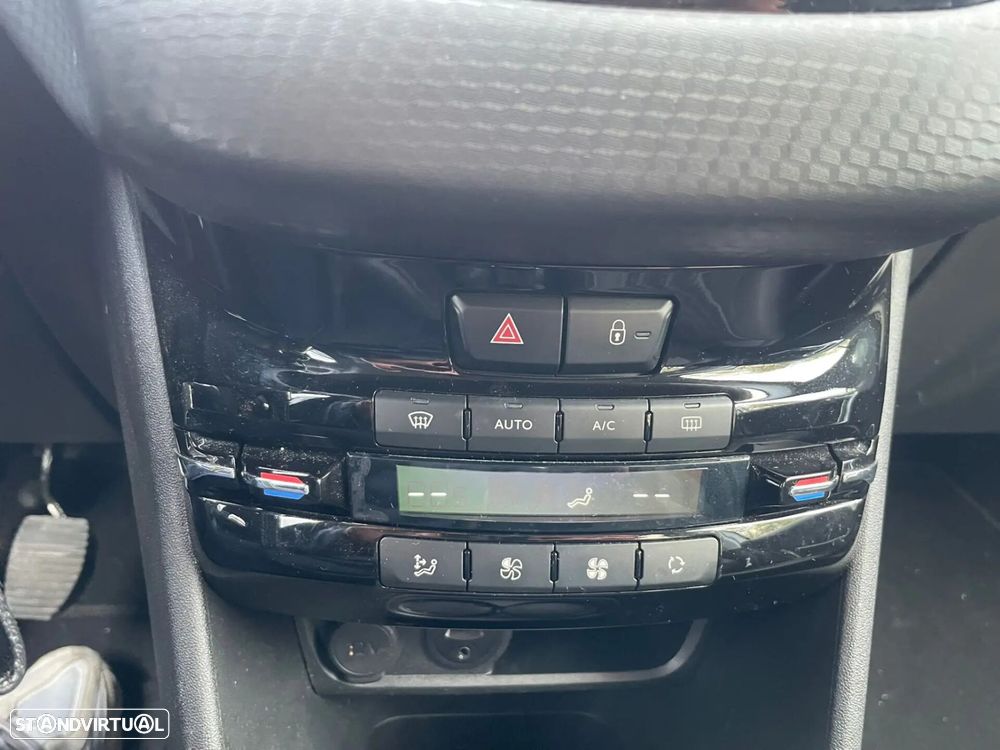 Peugeot 2008 1.2 PureTech Style - 18