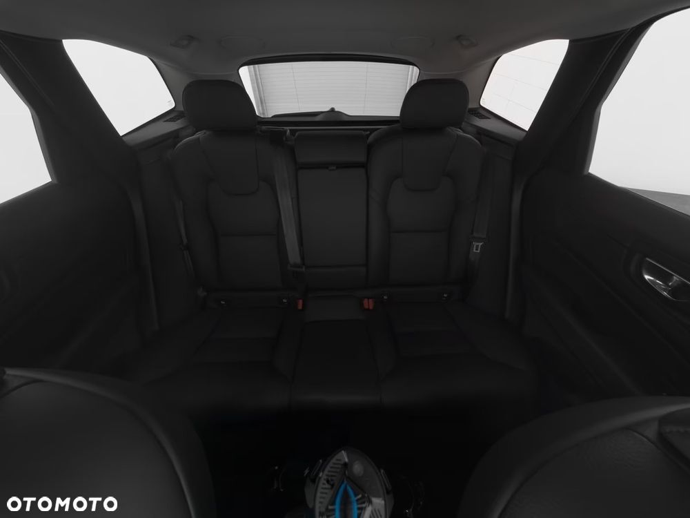 Volvo XC 60 B4 D AWD Plus Dark - 11