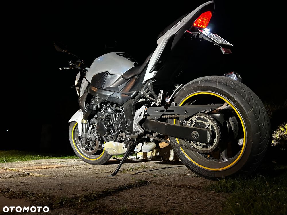 Suzuki GSR - 7