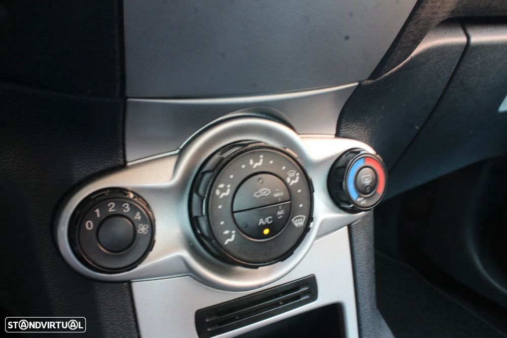 Ford Fiesta 1.4 TDCI Techno 104g - 32