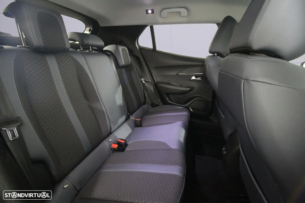 Peugeot e-2008 - 14