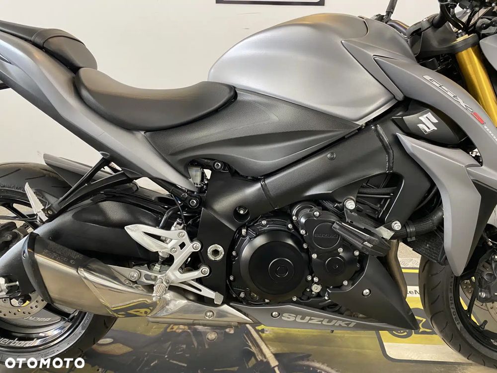 Suzuki GSX 1000 - 6