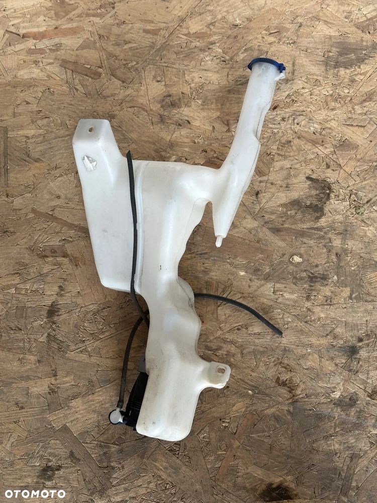 ZBIORNICZEK SPRYSKIWACZY FORD FIESTA MK7   8A61-17B613-AE - 2