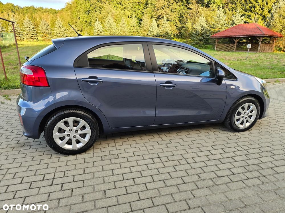 Kia Rio 1.2 Fifa World Cup Edition - 13