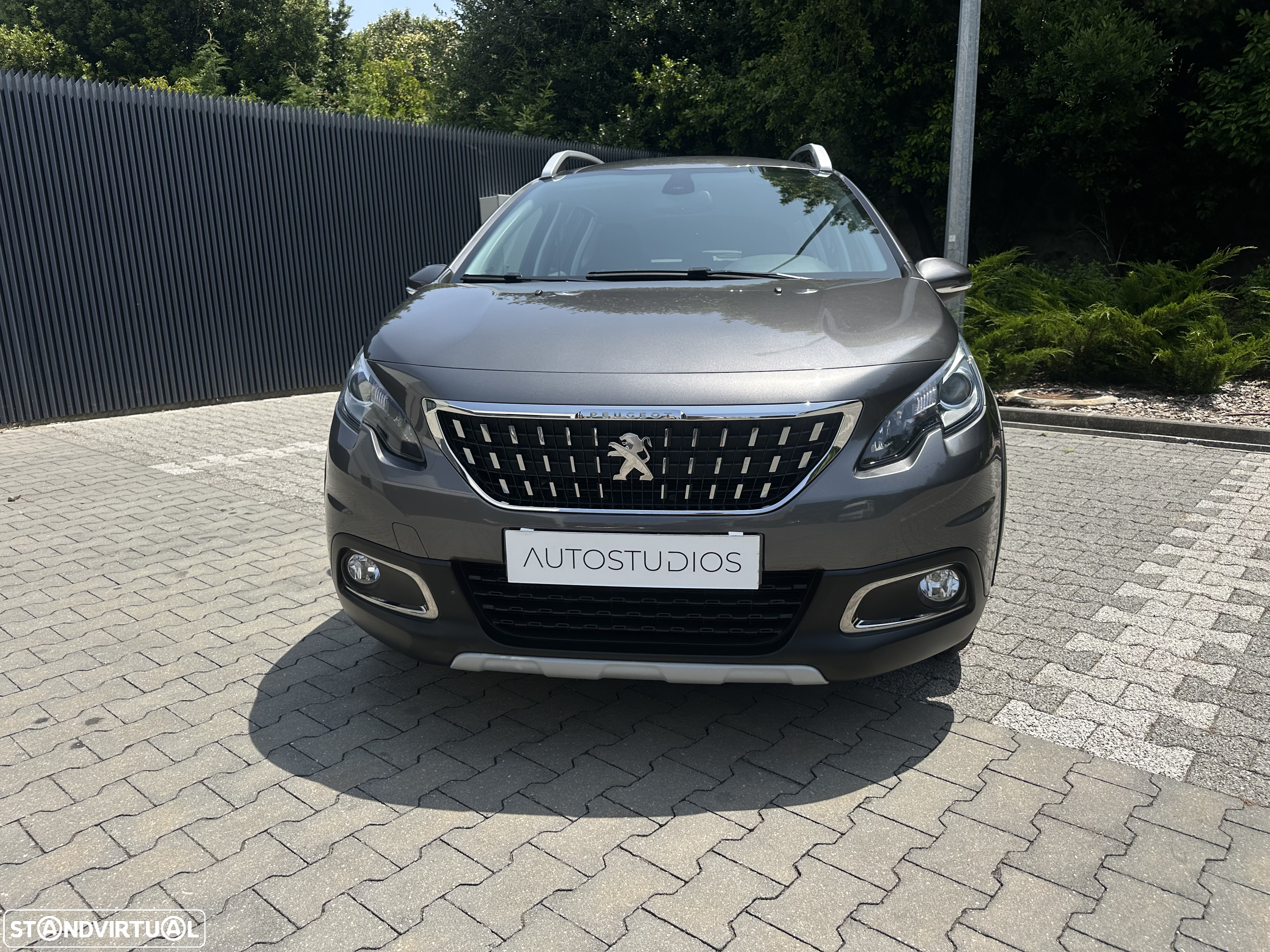 Peugeot 2008 1.2 PureTech Allure EAT6 - 3
