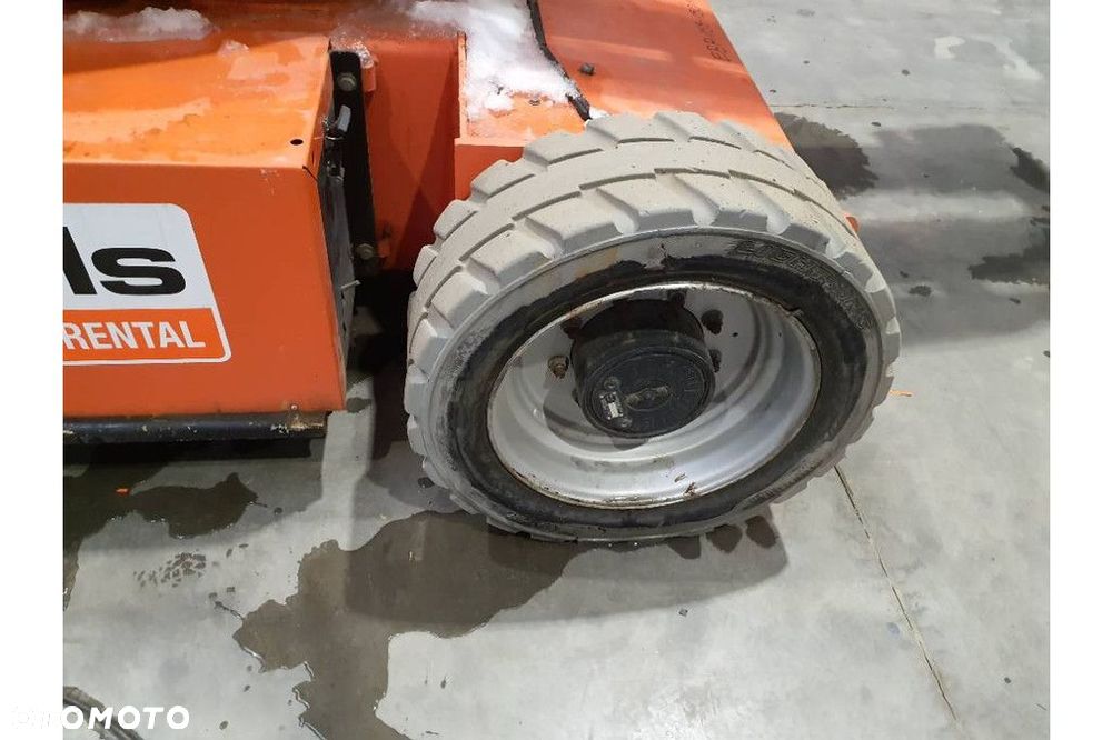 JLG E450AJ - 13