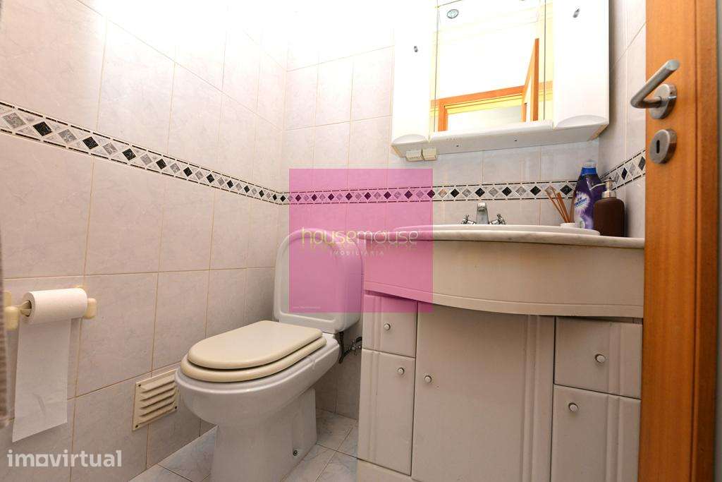 Apartamento T 3 Mobilado no Centro da Cidade c/ Garagem fechada - Grande imagem: 3/14