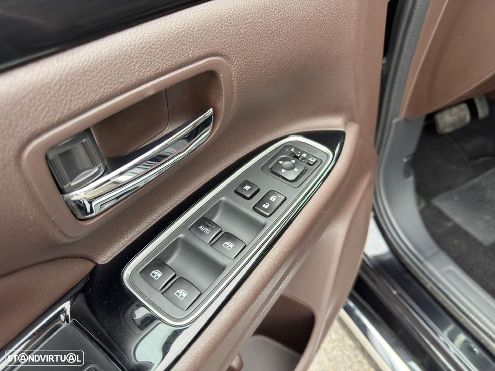 Mitsubishi Outlander 2.0 Instyle Navi - 23