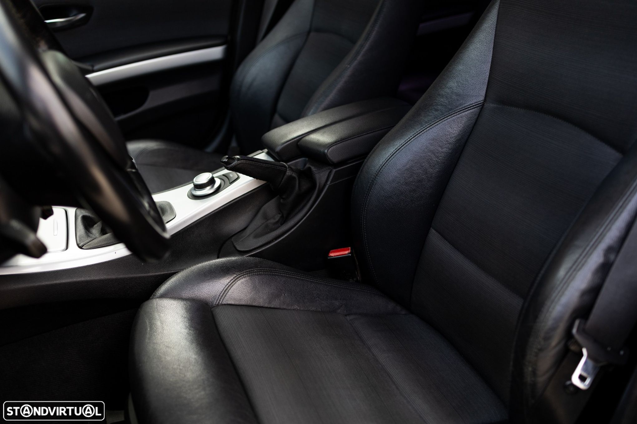 BMW 318 d Touring Navigation Sport - 35