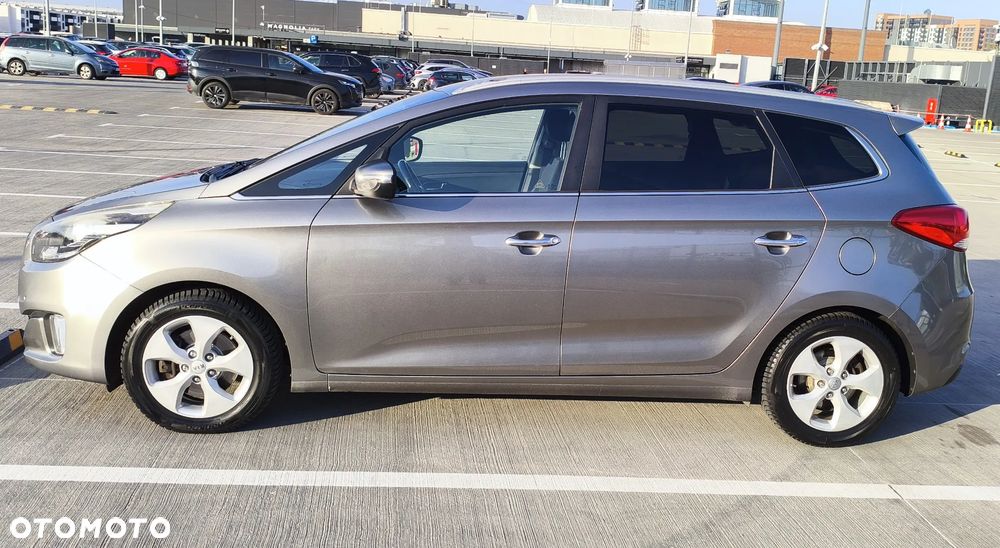 Kia Carens - 8