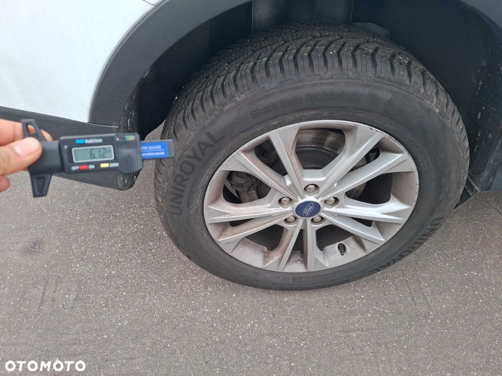 Ford Kuga 1.5 EcoBoost 2x4 Titanium - 13