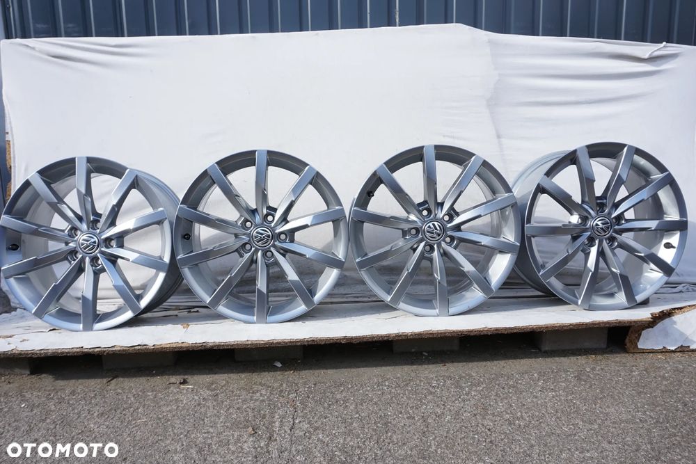Volkswagen 5x112 18 8J et44 3G0601025 Q - 2